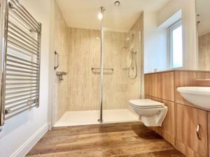 ENSUITE SHOWER ROOM- click for photo gallery